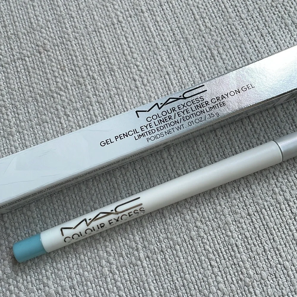 MAC Colour excess Gel Pencil Eyeliner limited edition- blurring Blue